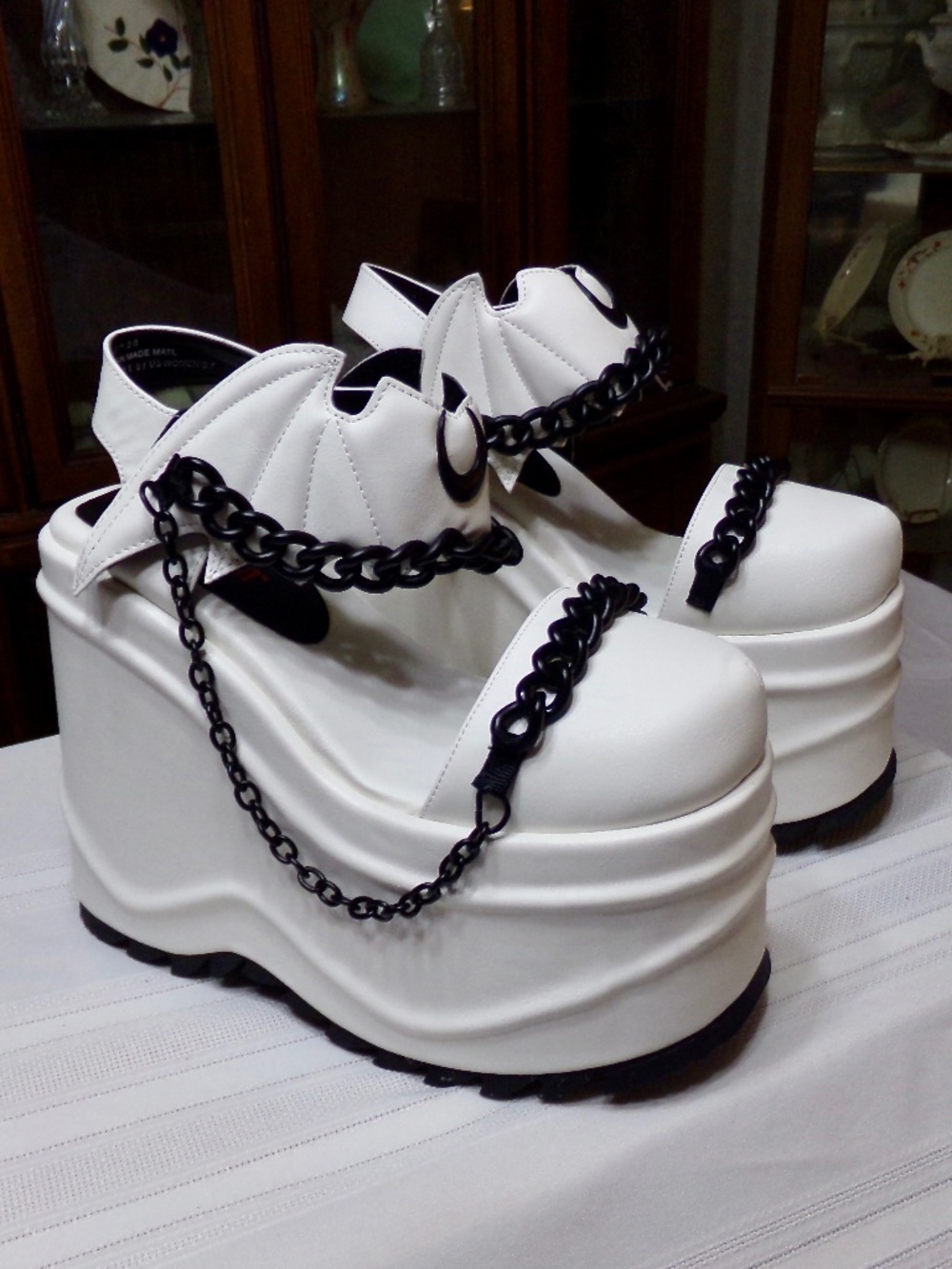 NIB Demonia Alternative Foot Wear, Wave20,Wht Vegan Leather, Bat Plats US7 EU37